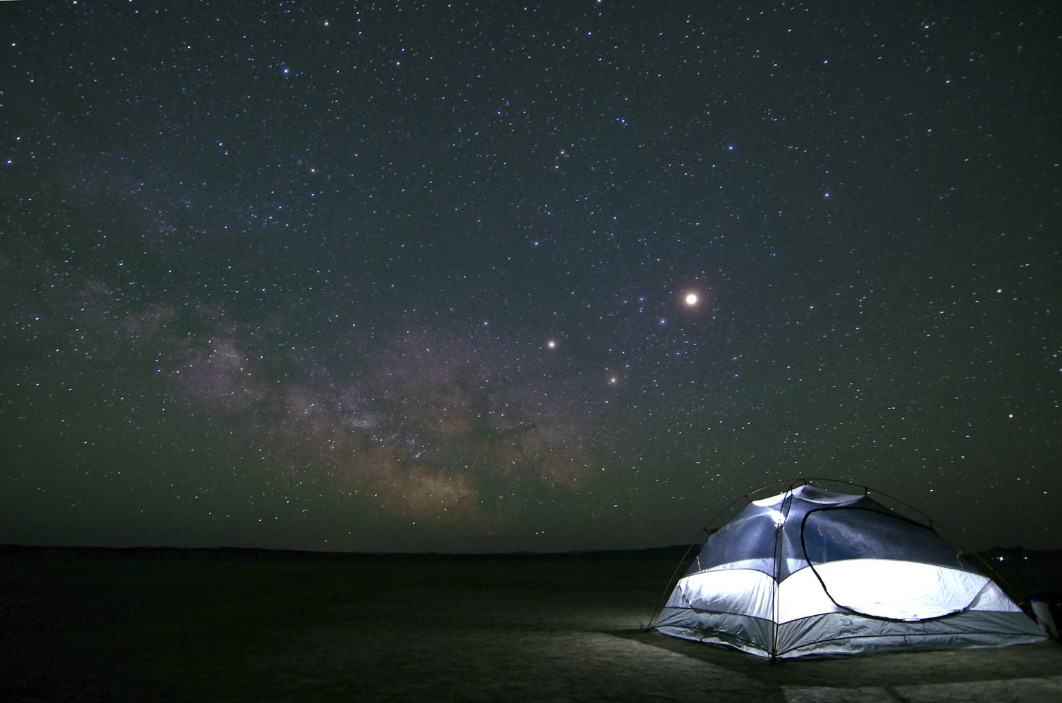星空图片背景图，把整片银河装进你的屏幕，让夜晚不再孤独