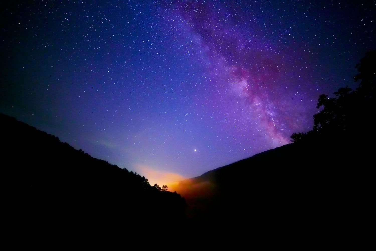 星空图片高清壁纸，把宇宙装进屏幕，每一帧都是心动的理由